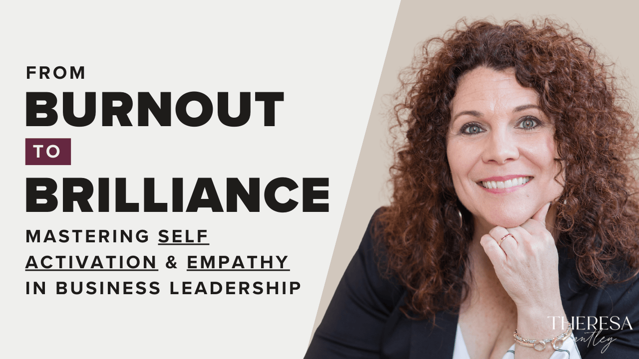 Smiling woman with curly hair, resting chin on hand, illustrating seminar From Burnout to Brilliance.